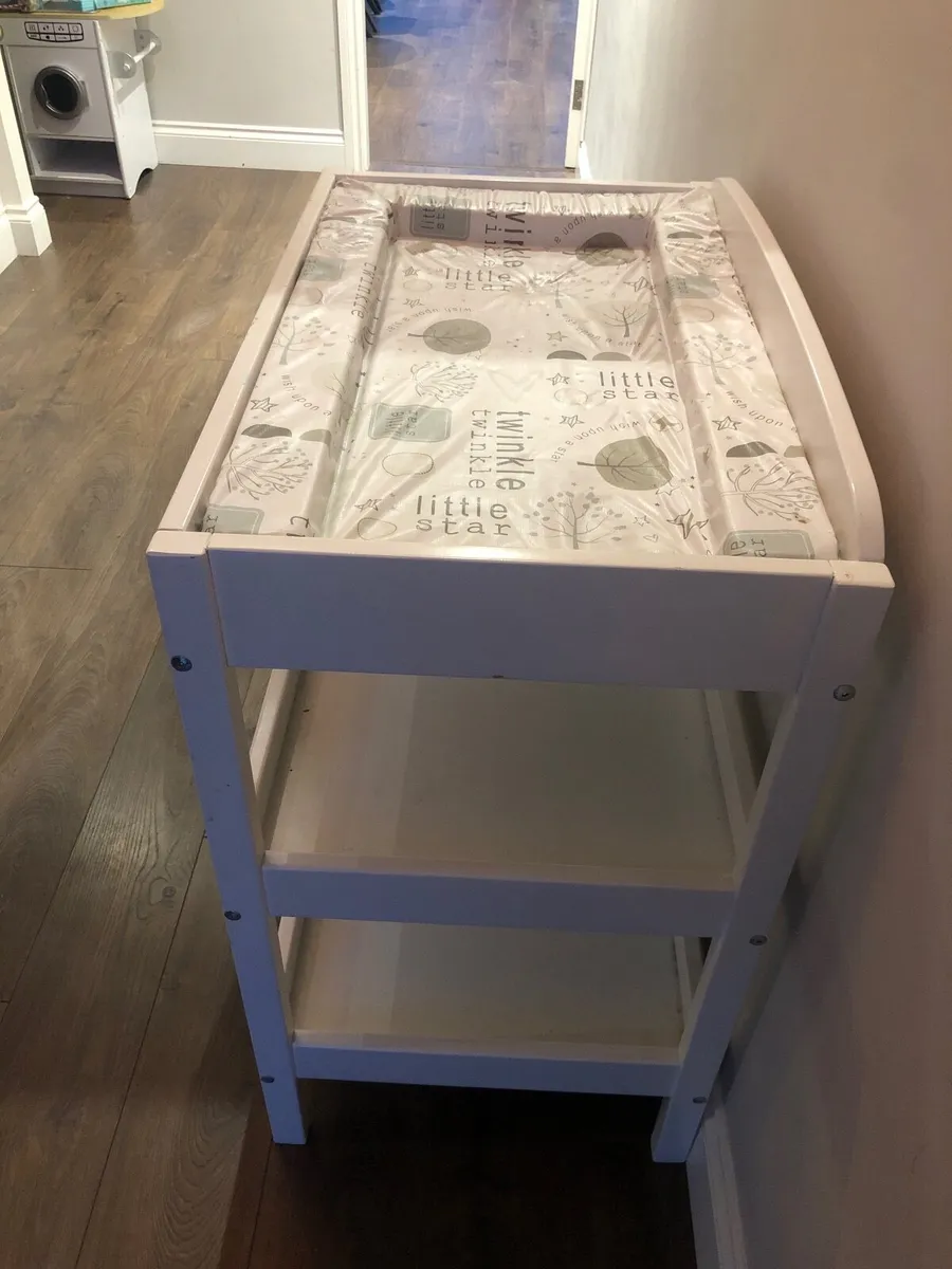 Baby changing table - Image 2