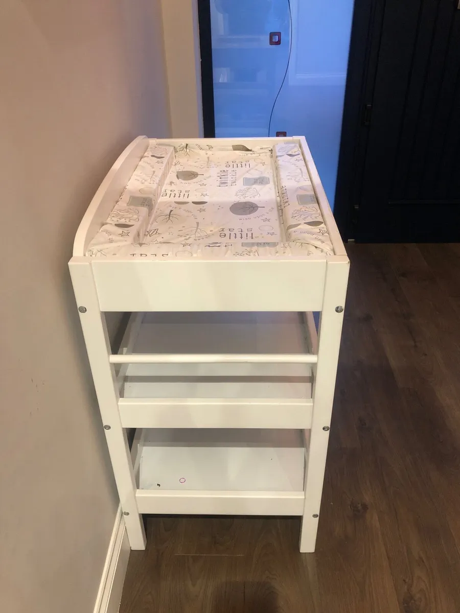 Baby changing table - Image 3