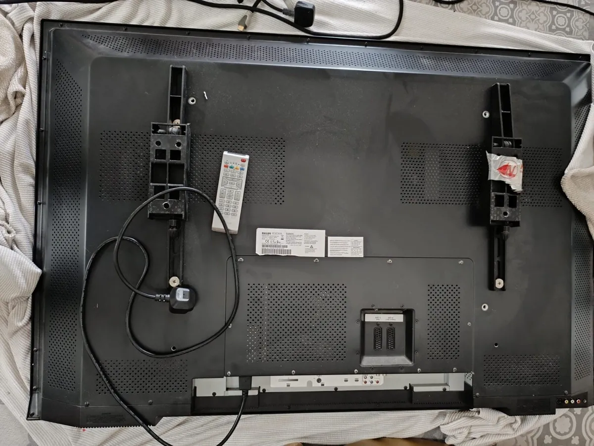 Phillips 50 inch plasma tv with cable & remote - Image 1
