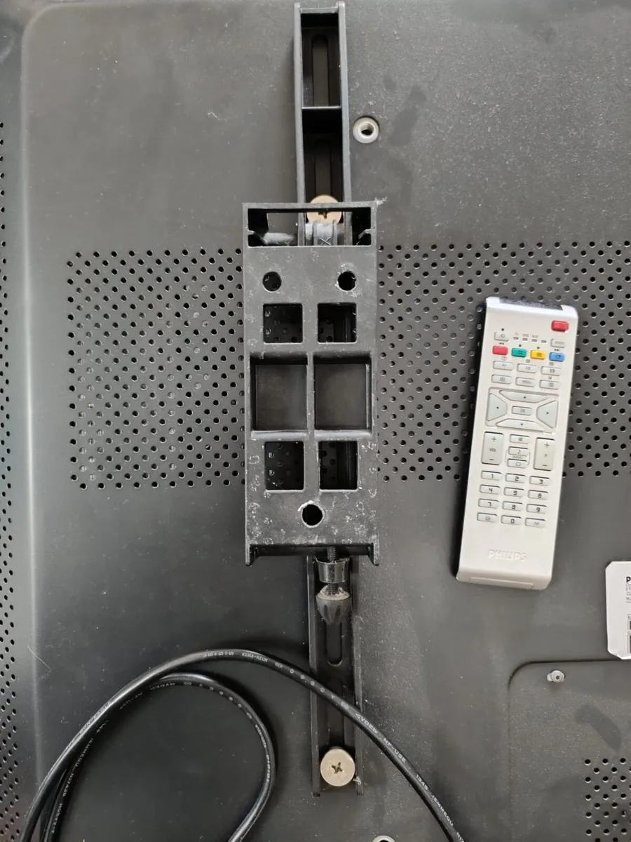 Phillips 50 inch plasma tv with cable & remote - Image 2