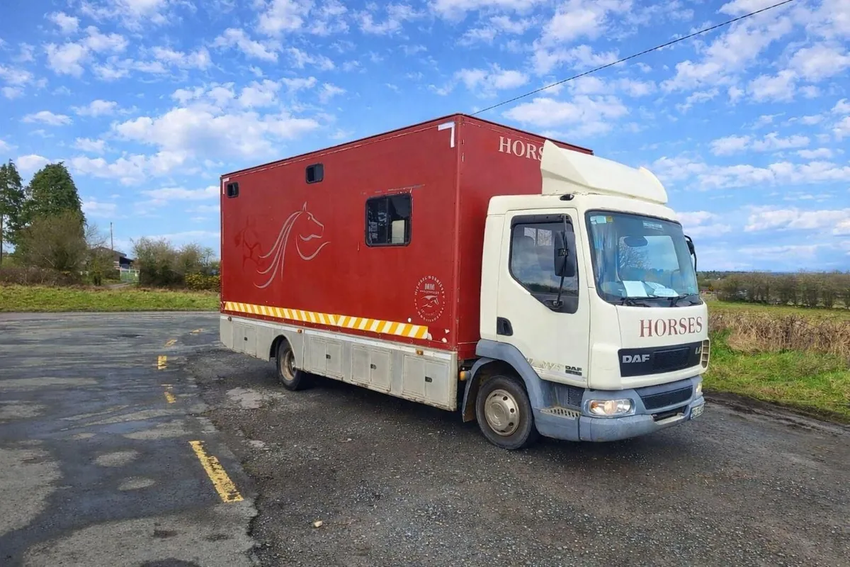 DAF 7.5T Horse Lorry - Image 1