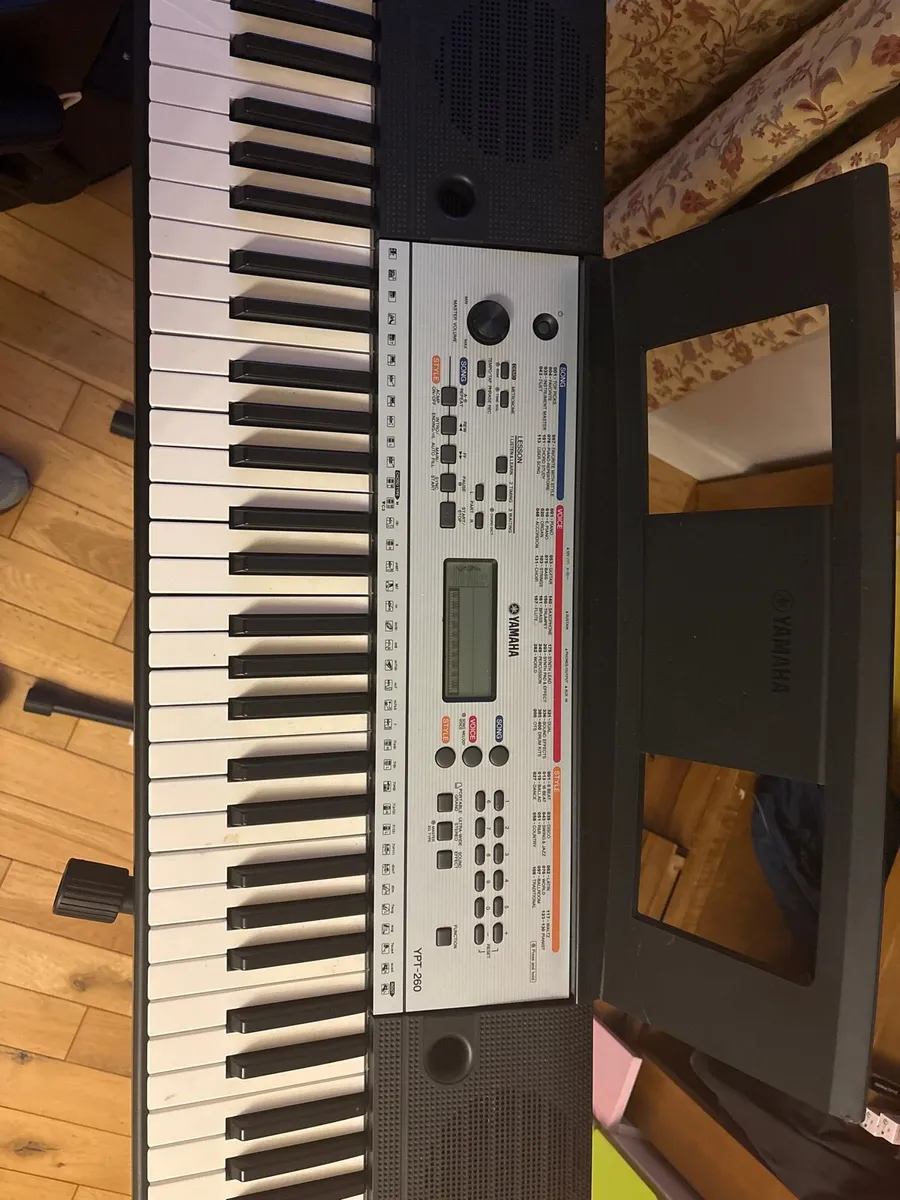 Yamaha piano keyboard - Image 2