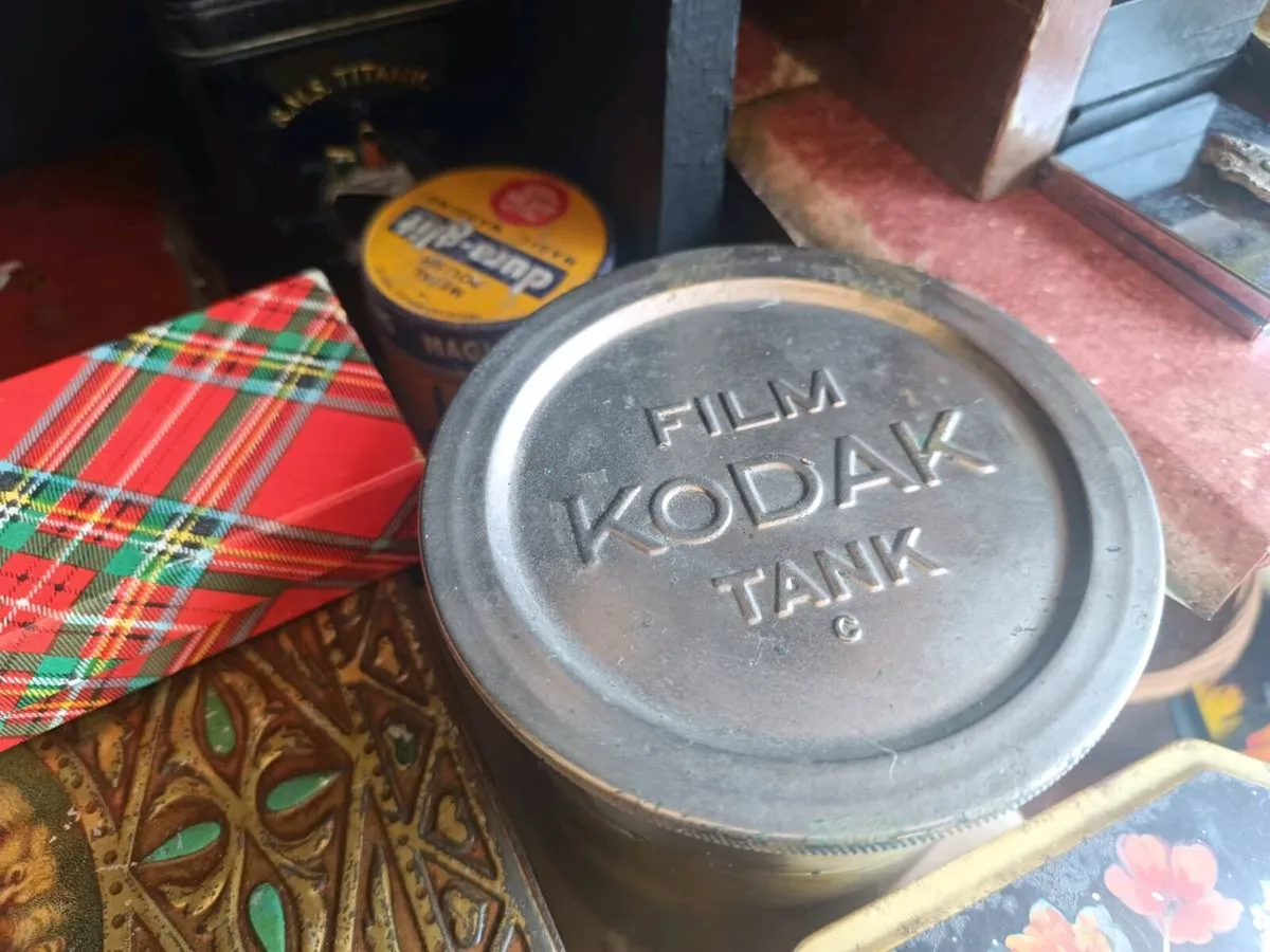 Old Tins - Image 3