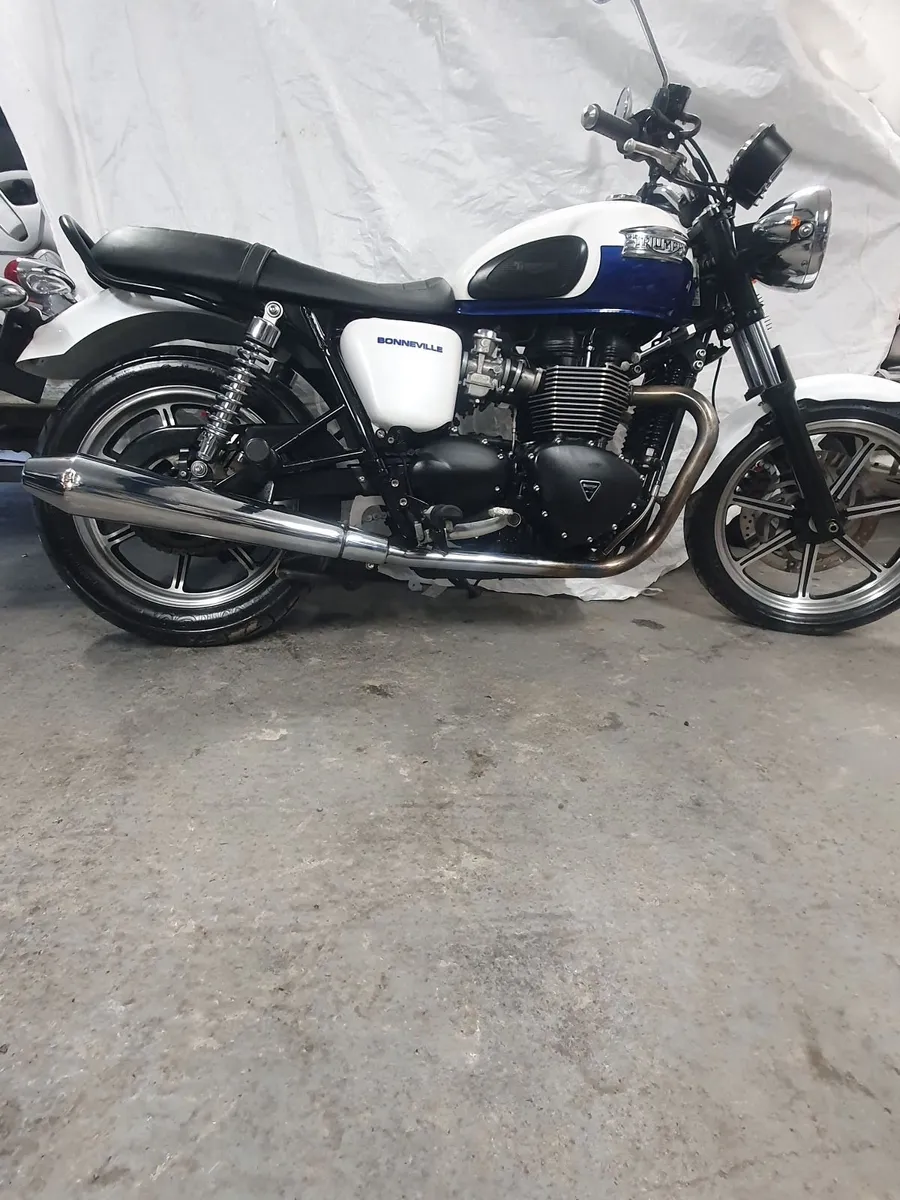 2014 Triumph  bonneville 850 - Image 1