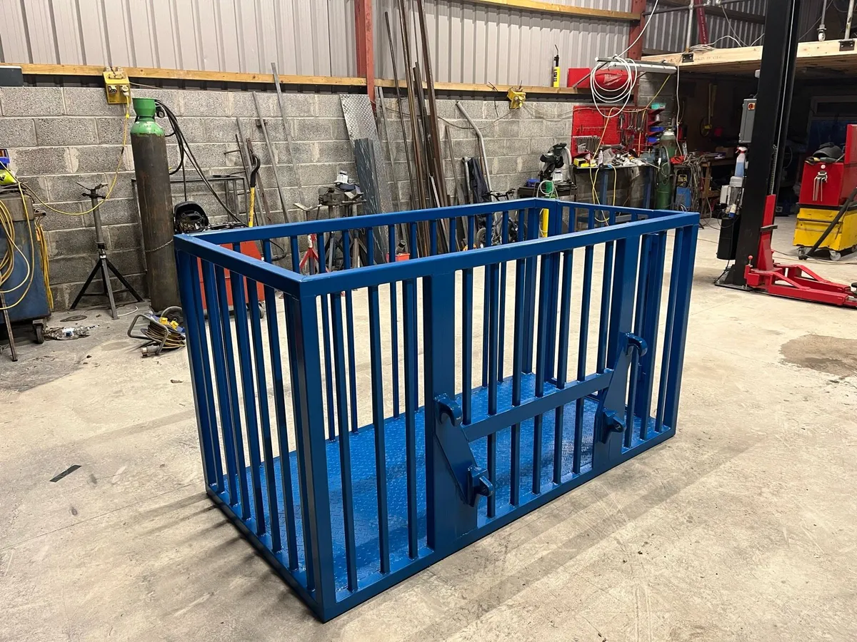 Safety cage or moving calves - Image 1