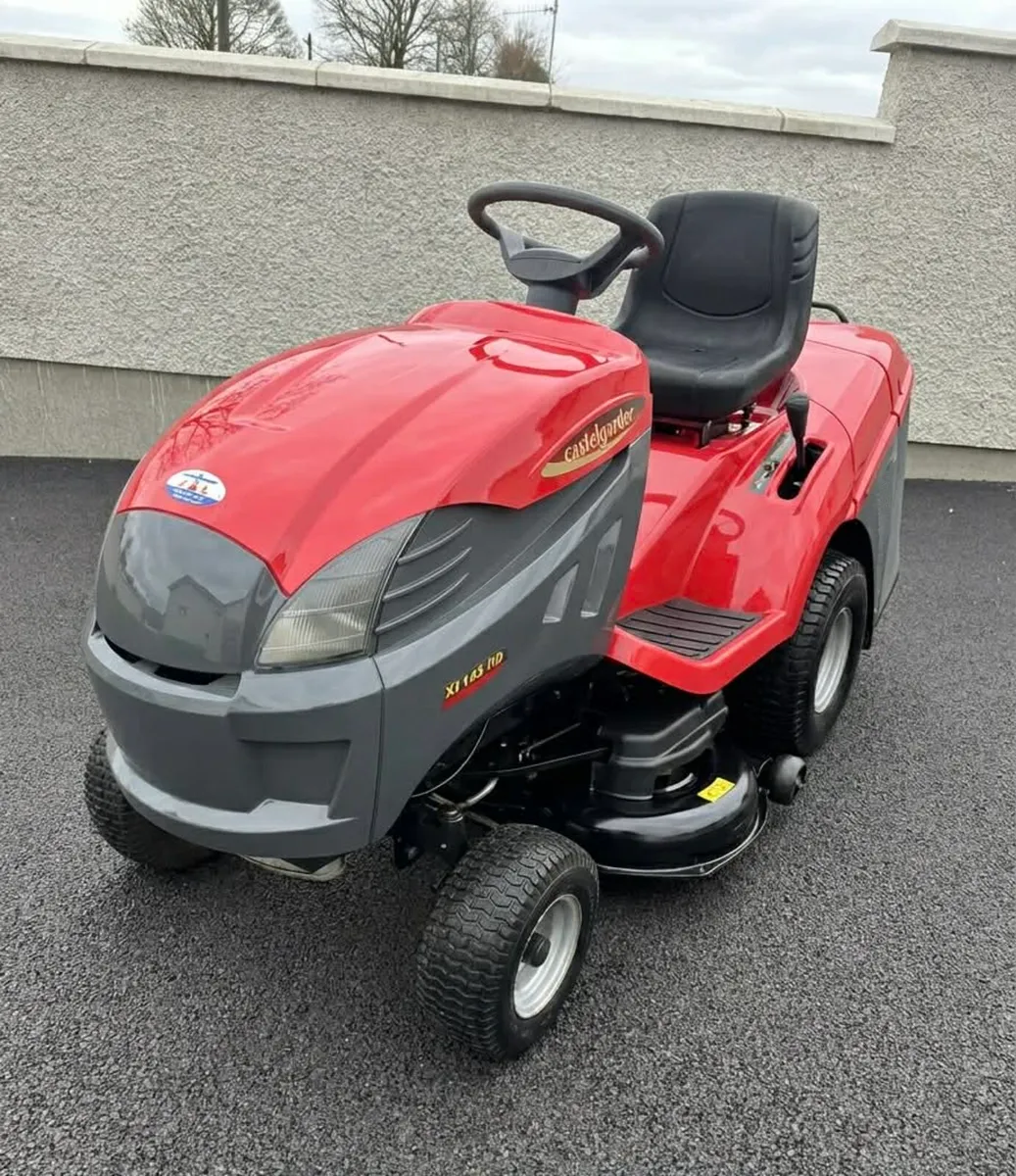 Castlegarsen Ride on lawnmower - Image 1