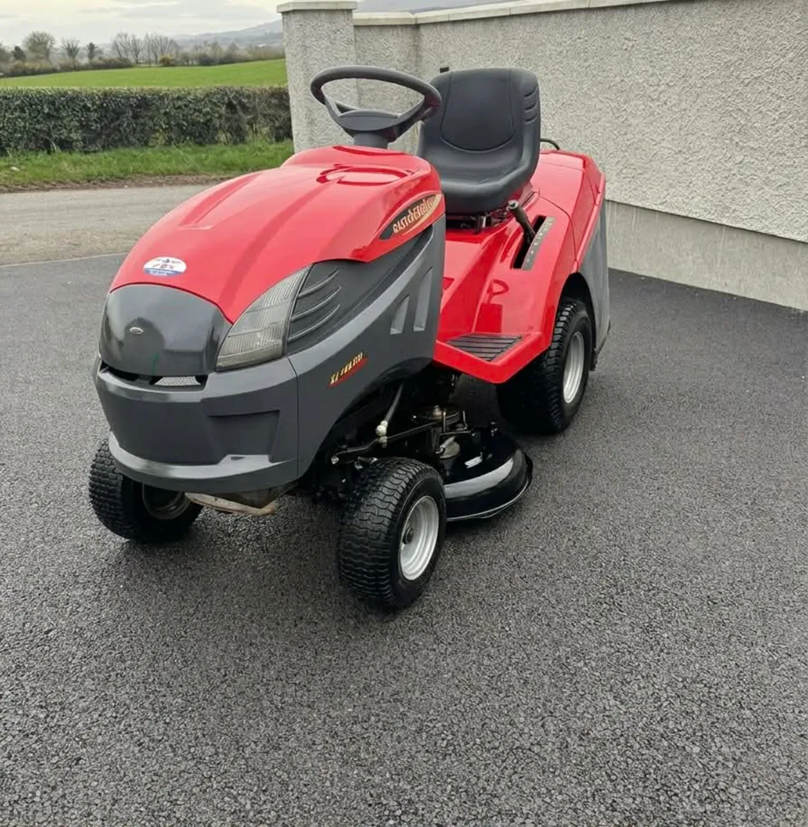 Castlegarsen Ride on lawnmower - Image 2