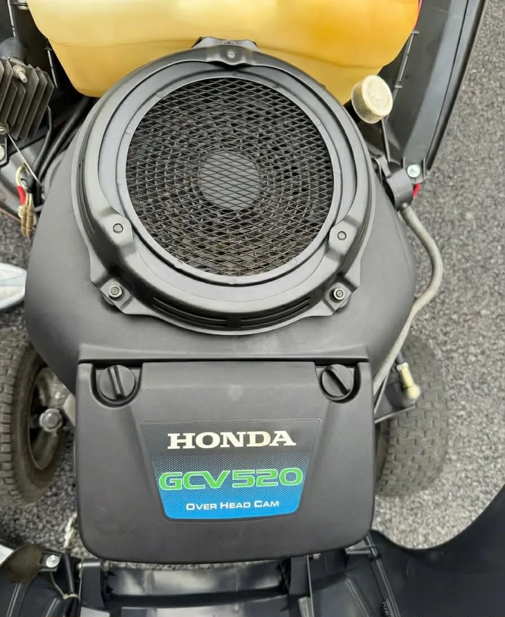 Castlegarsen Ride on lawnmower - Image 3