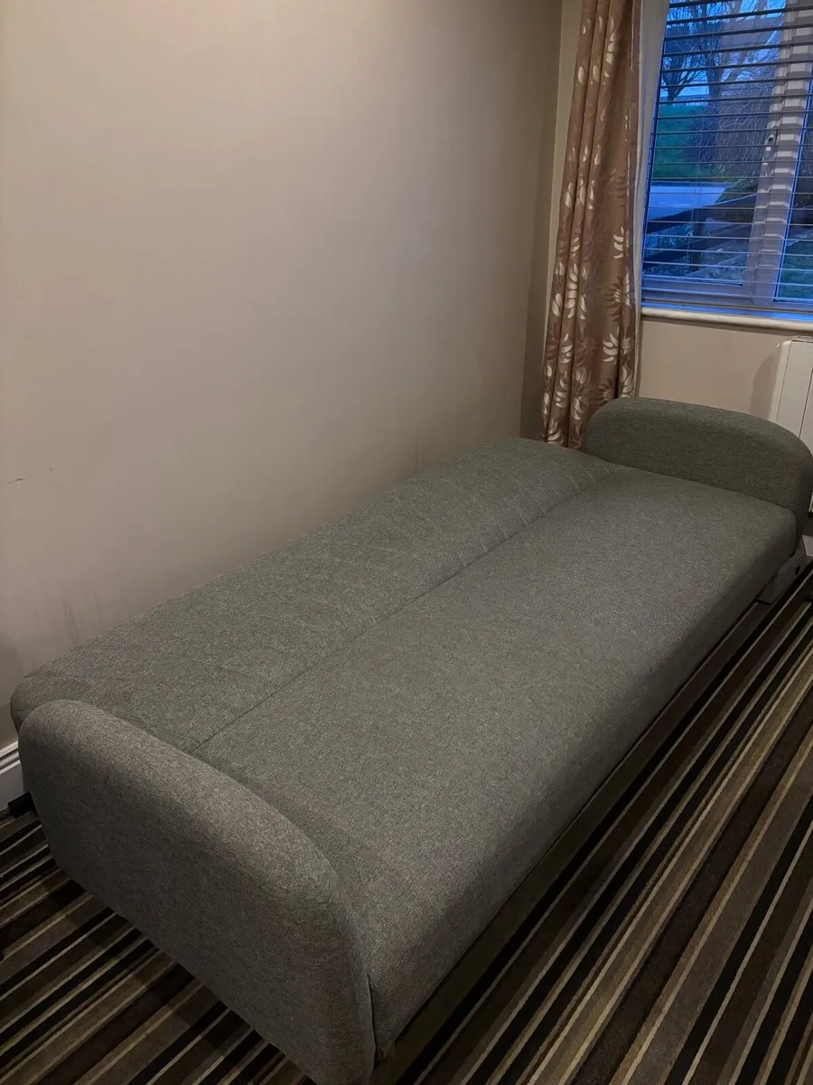 3 seater sofa bed - Image 1