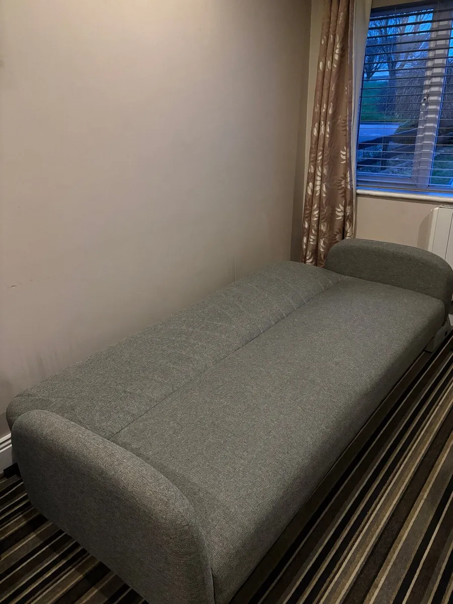 3 seater sofa bed - Image 3