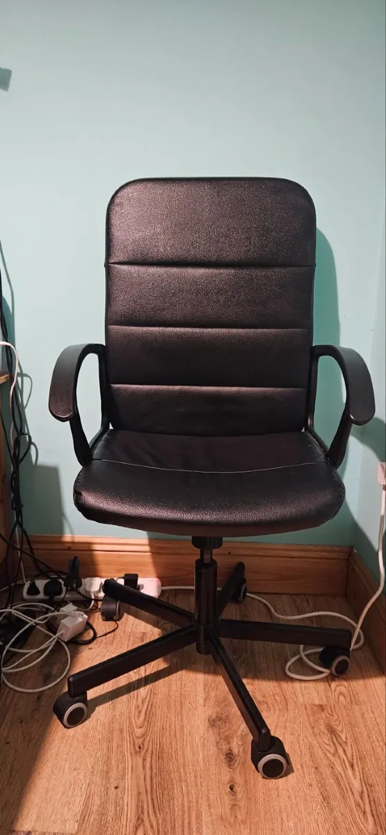 Desk and Office chair - Image 2