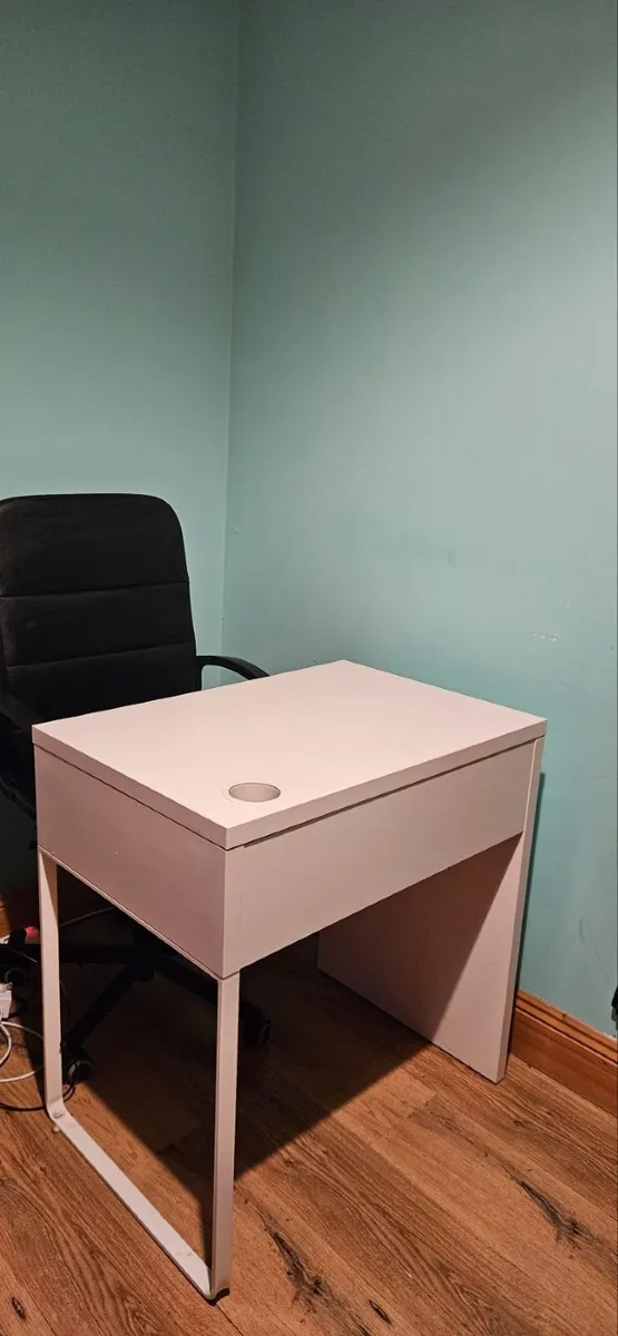 Desk and Office chair - Image 3