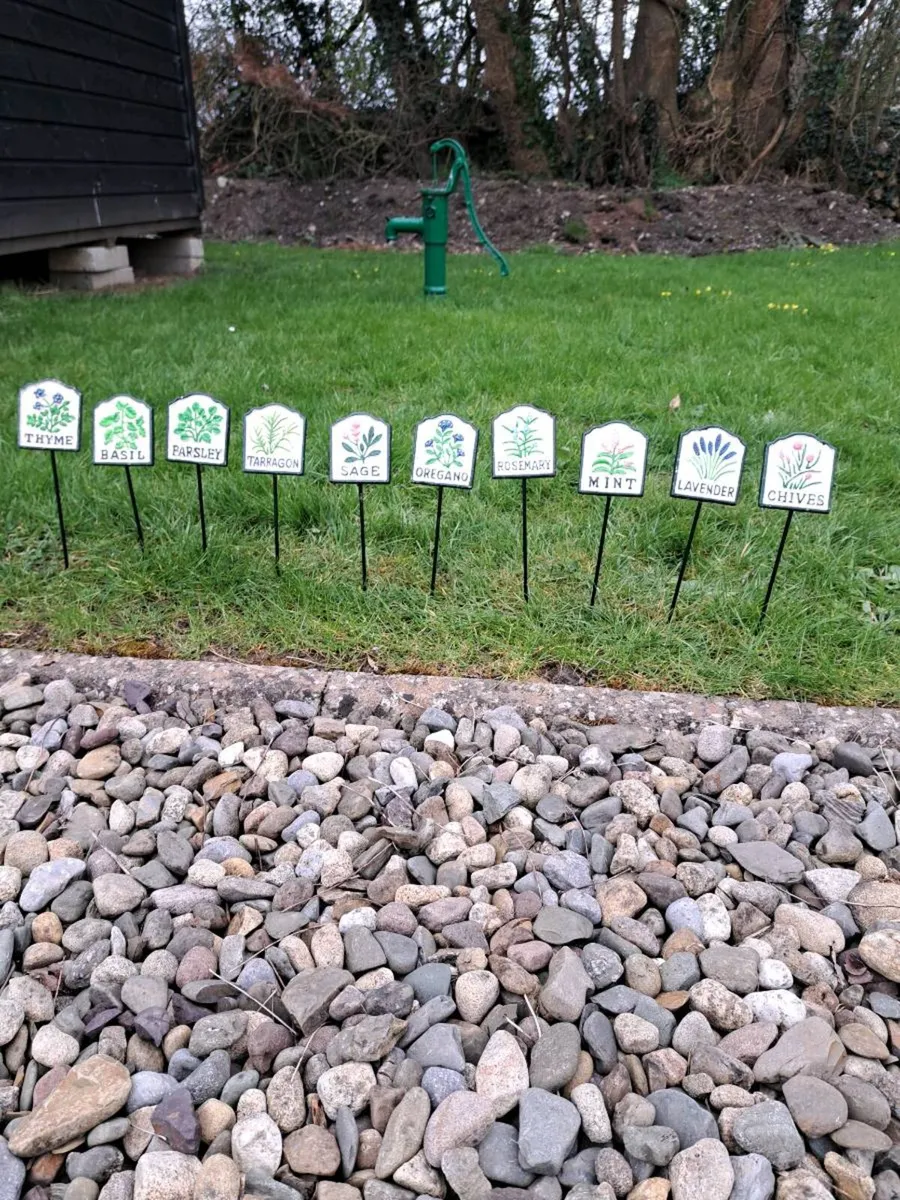 Cast iron  herb set - Image 1