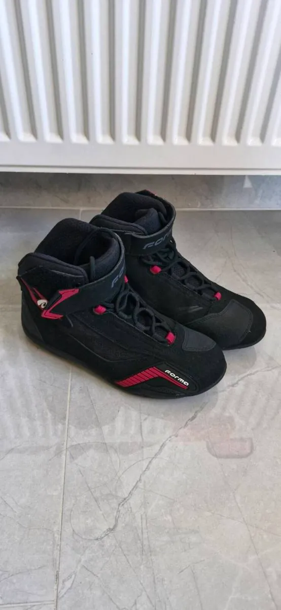 motorcycle boots - Image 1