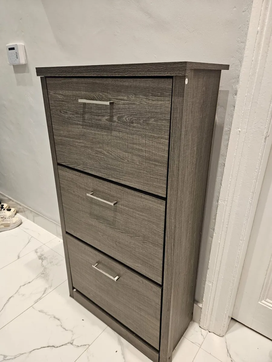 Shoe cabinet - Image 1