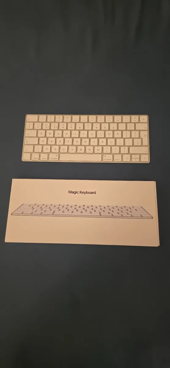 Apple Magic Keyboard (Wireless, Bluetooth)