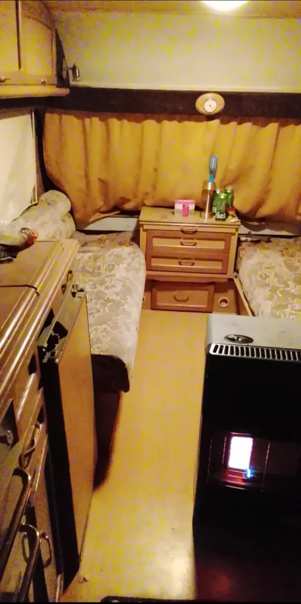 2 berth Caravan, Swift Chalenger - Image 4