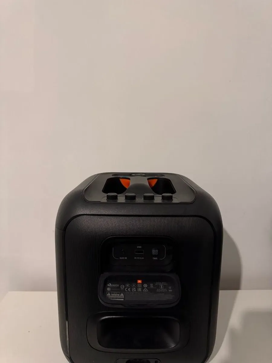JBL PartyBox Encore + Microphone Excellent Condition - Image 4