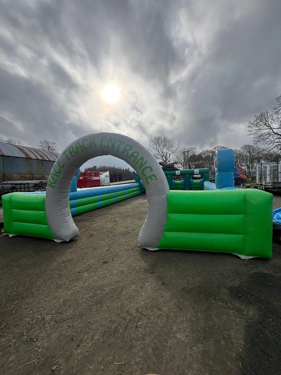 Bouncy Castle, inflatable horse racing - Image 1