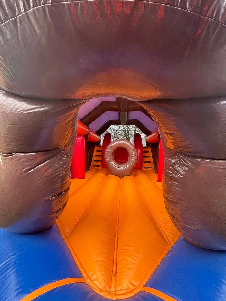 Bouncy castle - Activity Unit - As new - Image 2