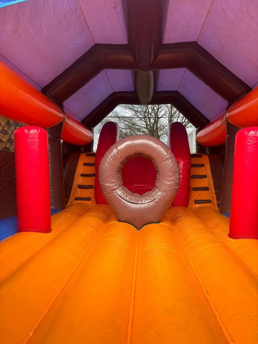 Bouncy castle - Activity Unit - As new - Image 3
