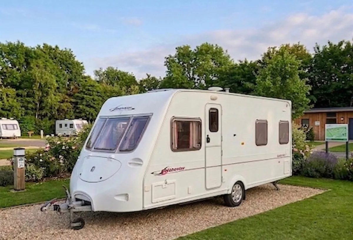 Colchester 520 4-berth caravan fixed bed - Image 2