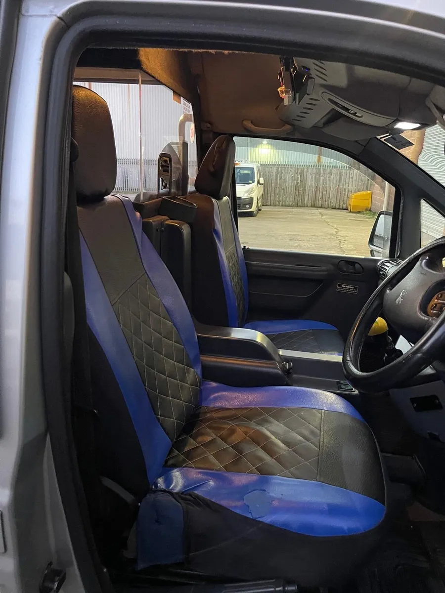 PEUGEOT EXPERT E7 TAXI - Image 4