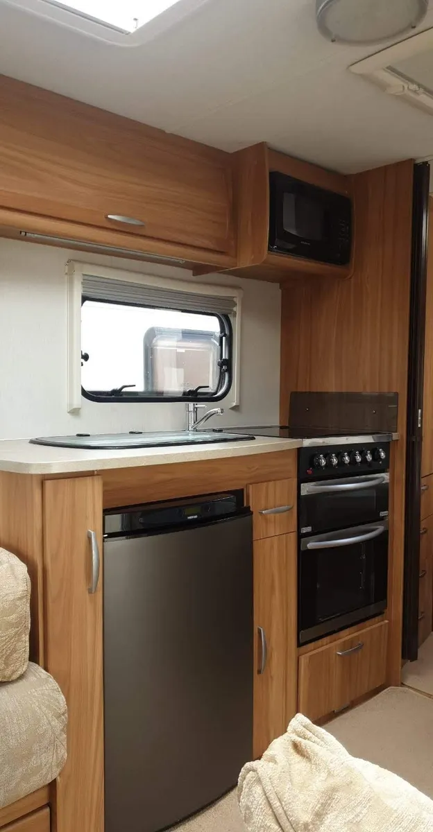 Lunar Clubman 4 berth - Image 3