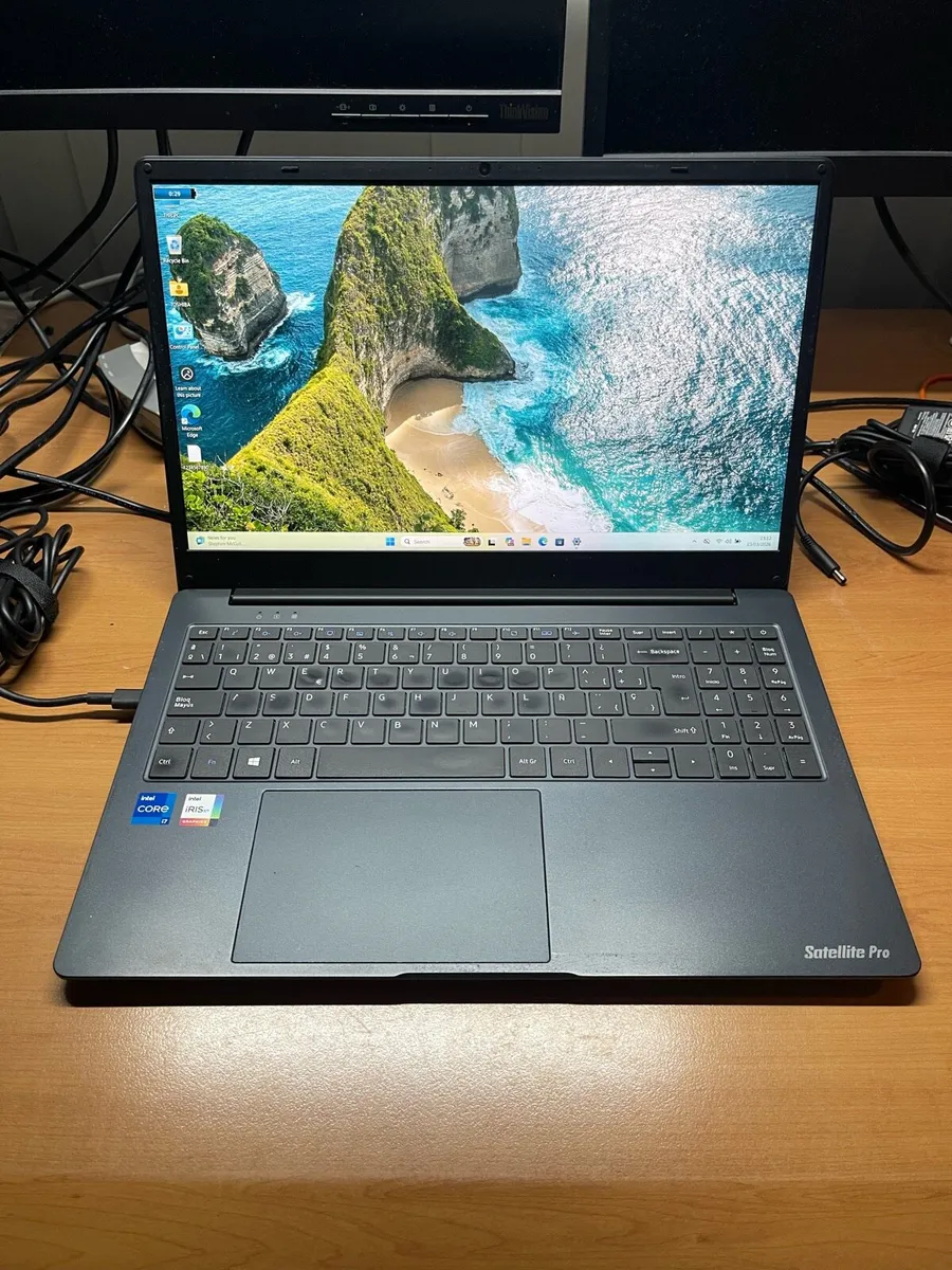 Laptop for sale i7 pro 16/512 Windows 11 - Image 1