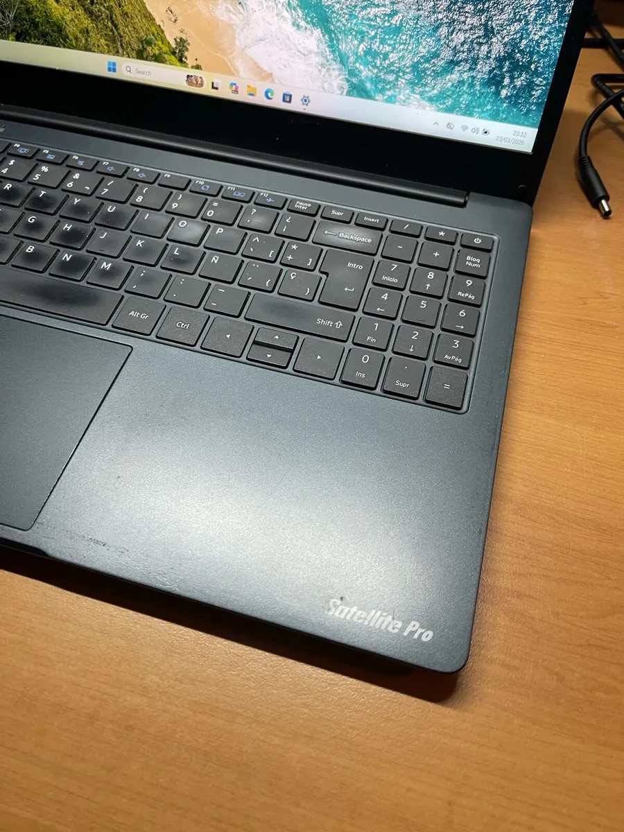Laptop for sale i7 pro 16/512 Windows 11 - Image 2