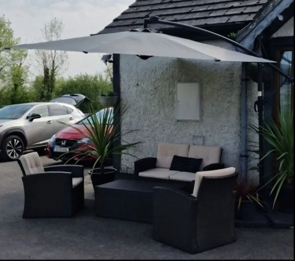 Parasol umbrella cantilever