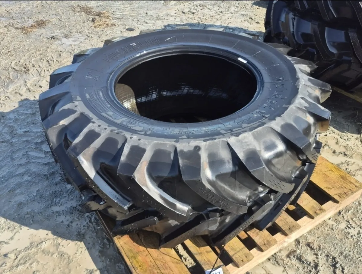 Michelin 17.5 LR24 tyre new - Image 1