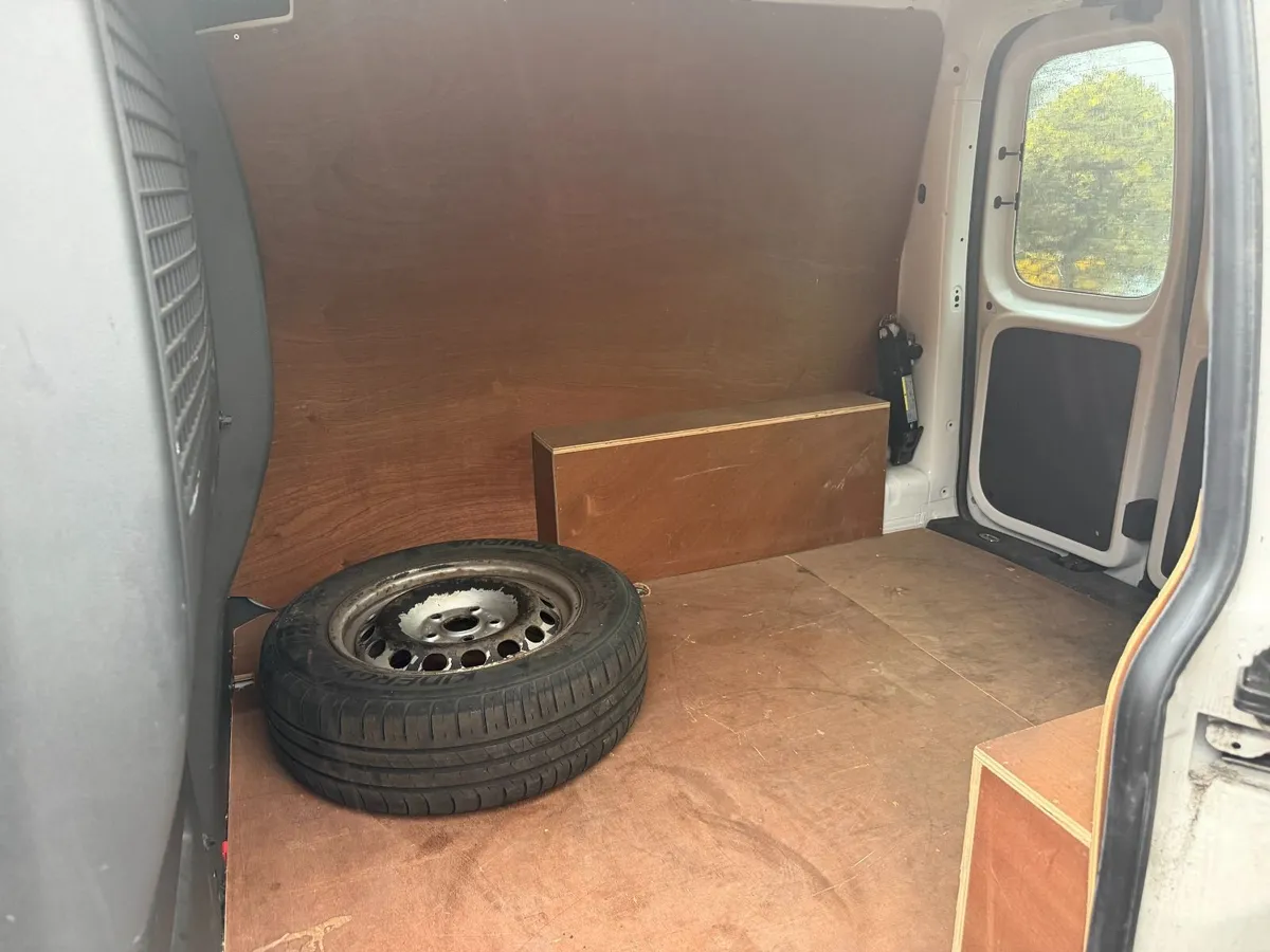 Volkswagen Caddy 2018 - Image 2