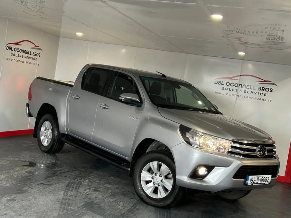 Toyota Hilux DOUBLE CAB SR5 AUTO 4DR - Image 1