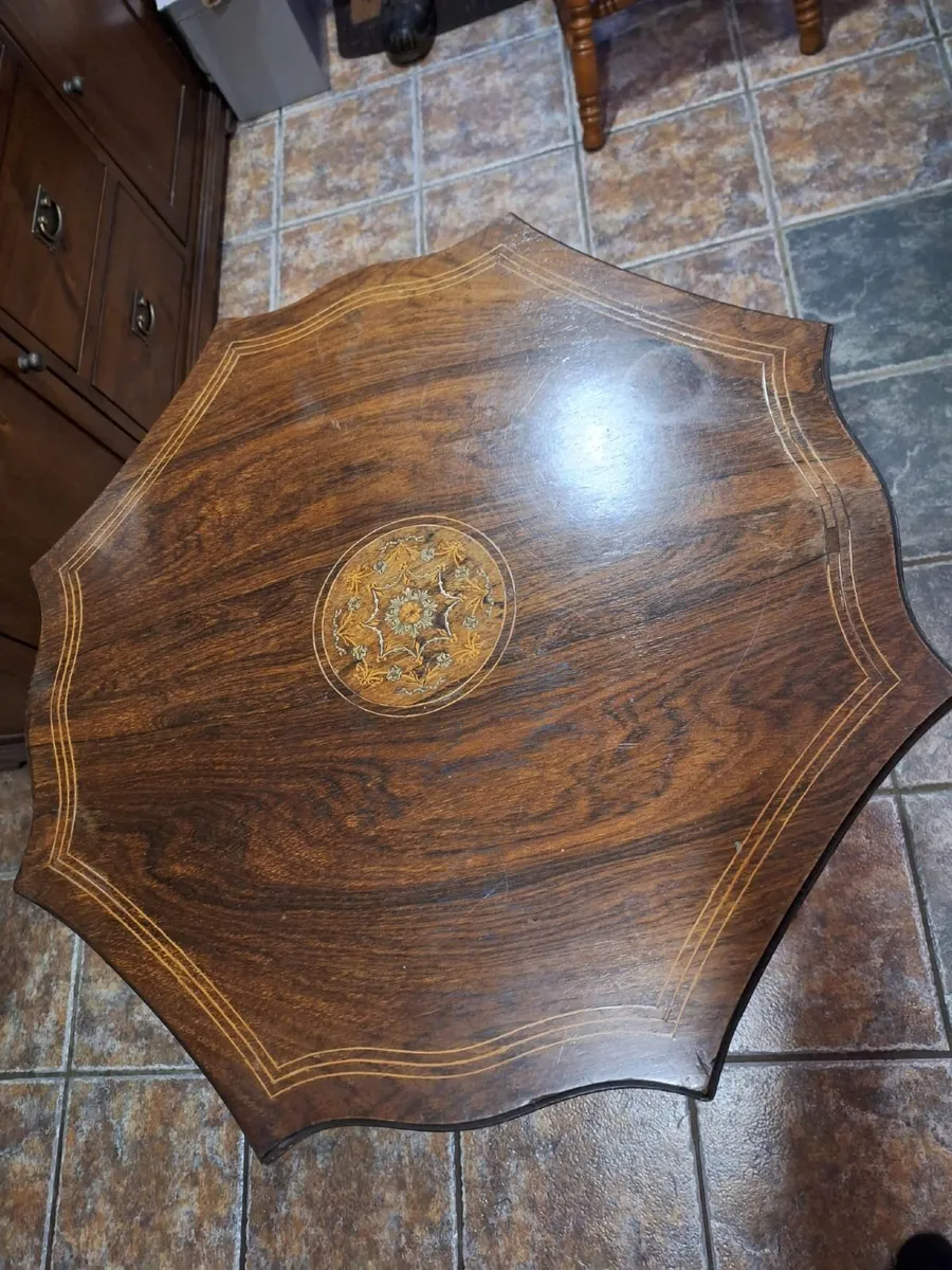 Edwardian mahogany table with inlay - Image 2