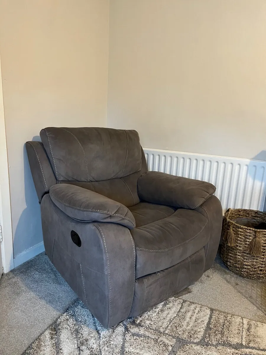 Recliner chair - Image 2