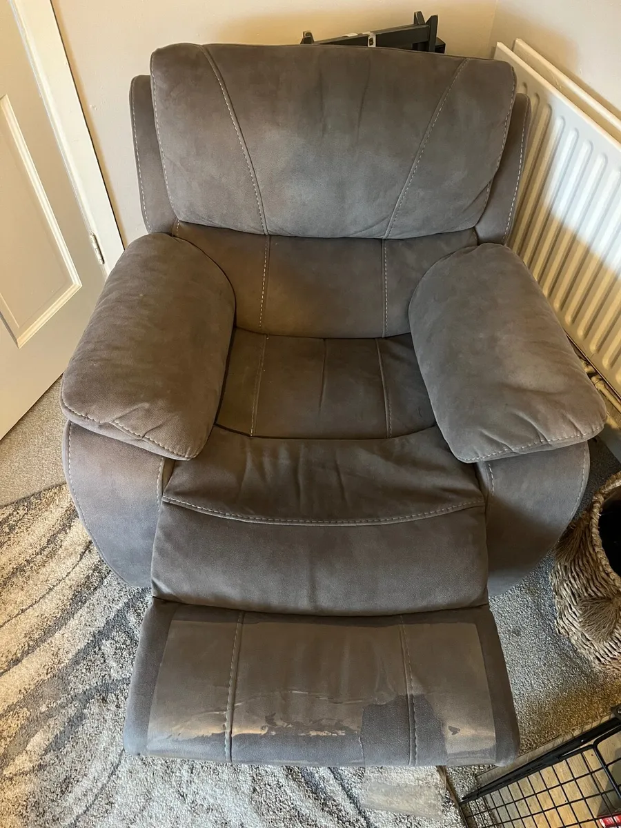 Recliner chair - Image 4