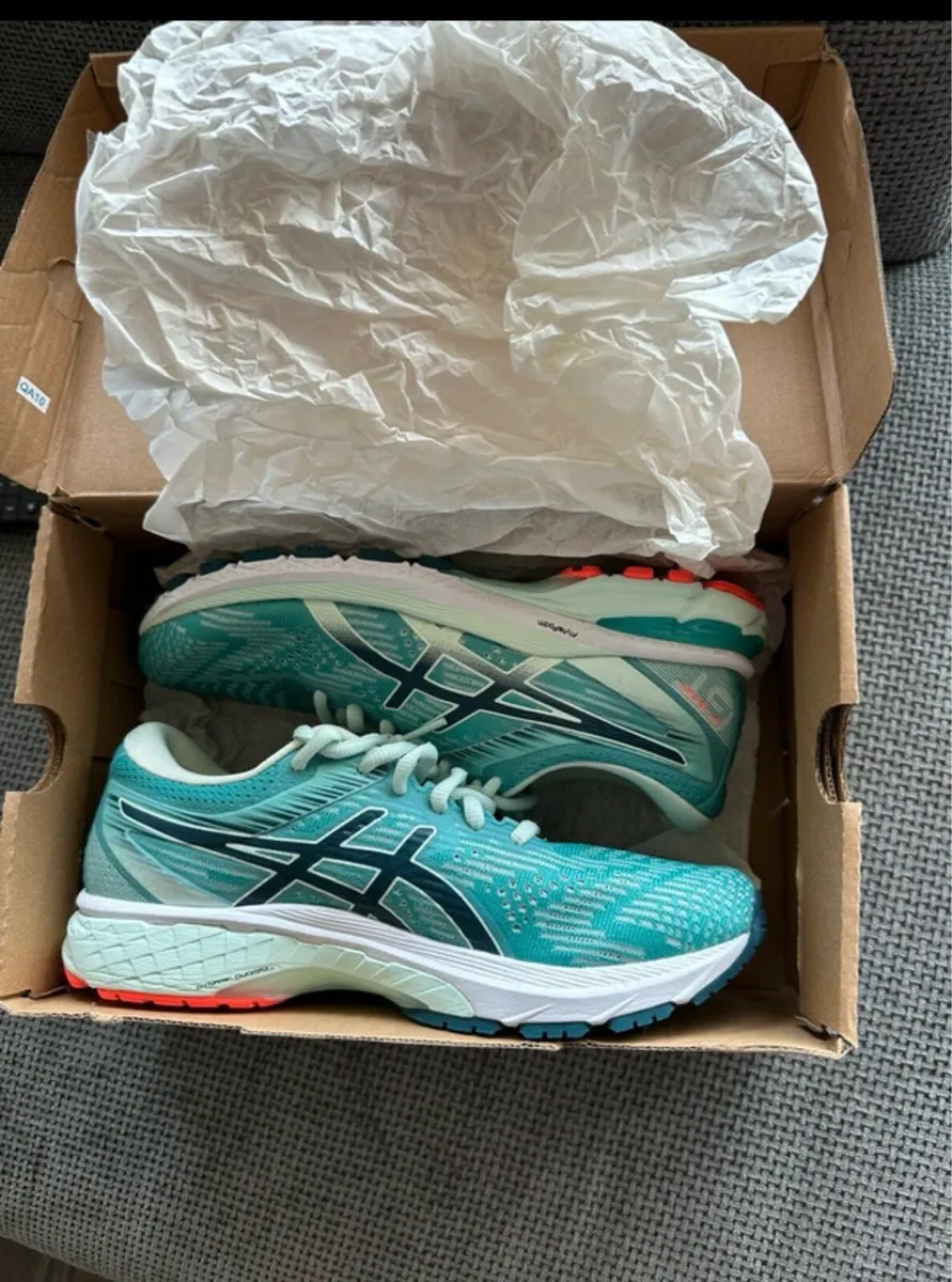 ASICS runners - Image 3