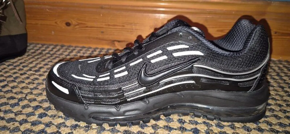 Nikes 9.5UK - Image 1