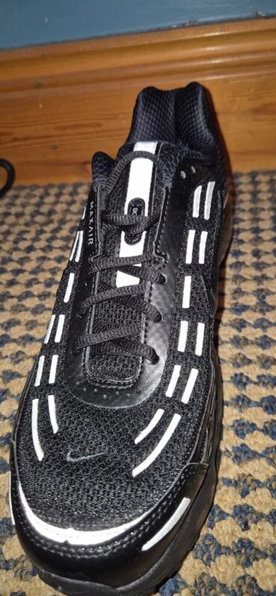 Nikes 9.5UK - Image 2