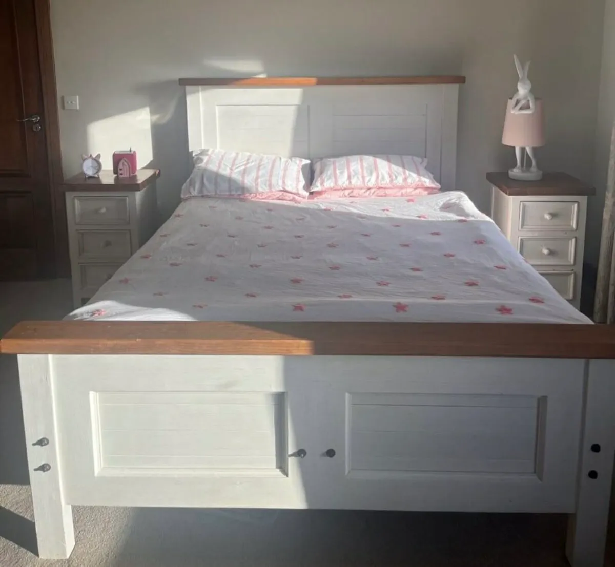 White solid oak bed