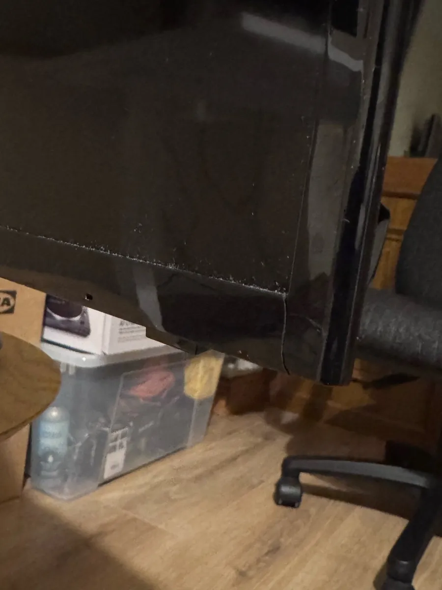 Samsung VF3905 32" Smart TV - Image 3