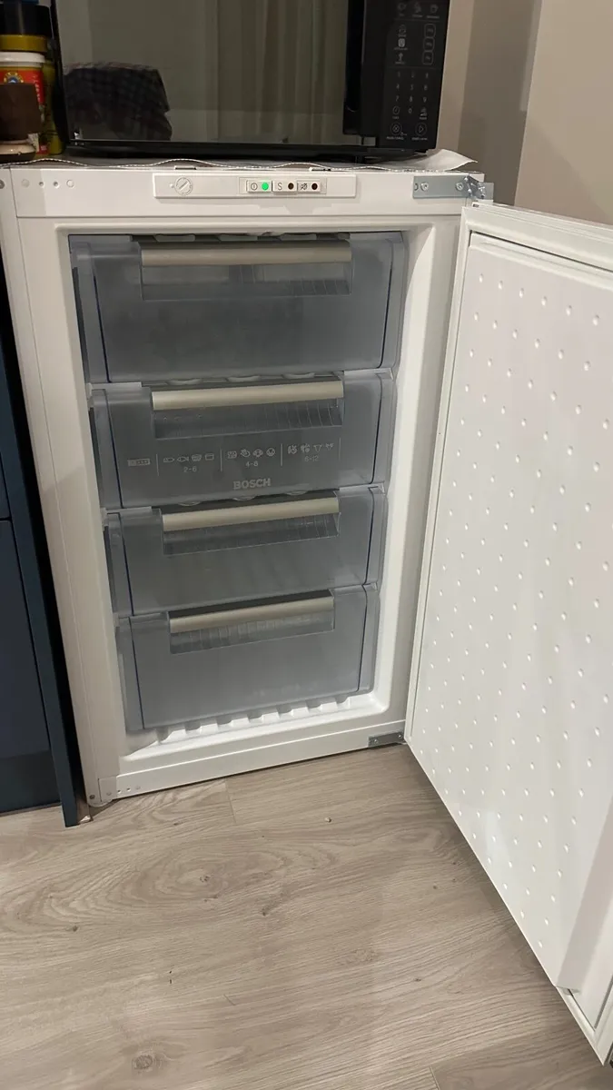 Bosch built in Single door freezer - Image 2
