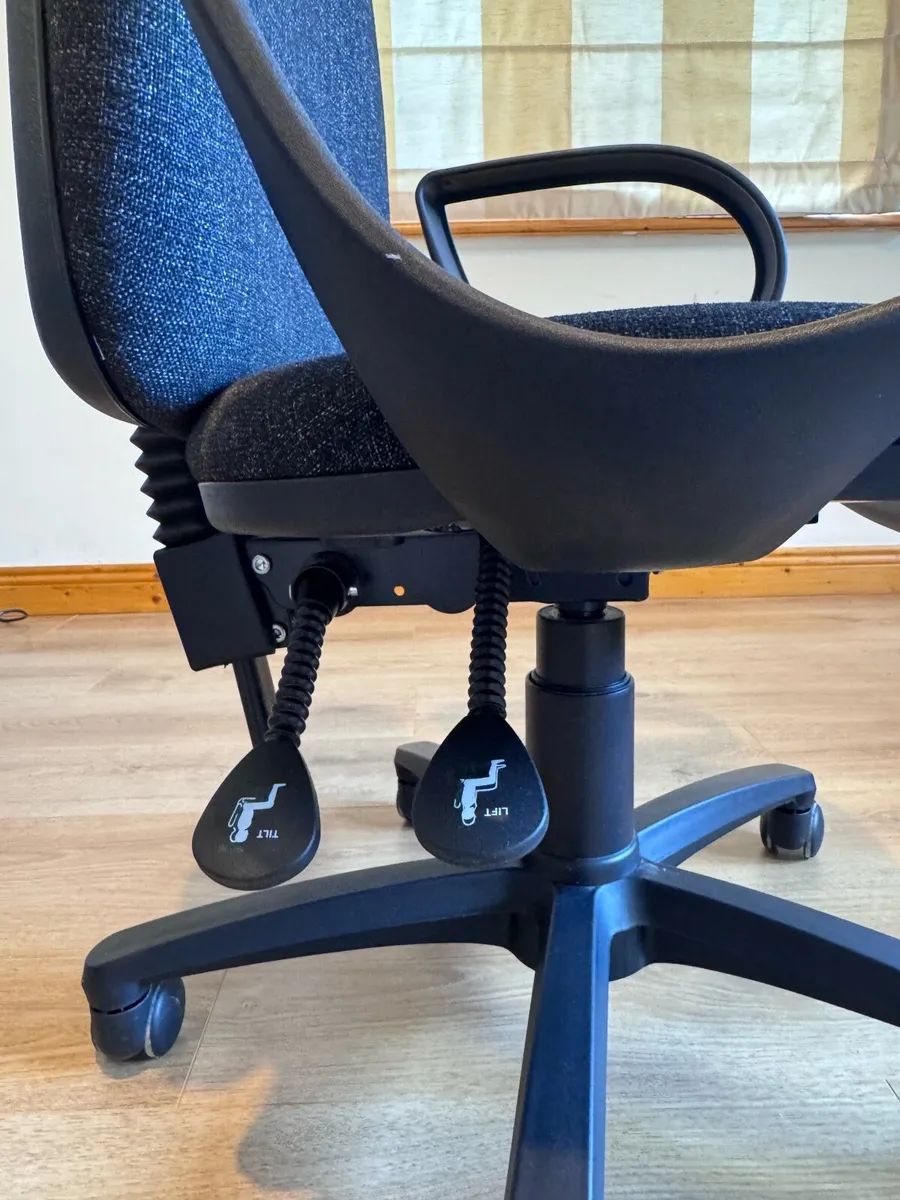 Swivel Office Chair with Adjustable Height & Tilt - Image 2