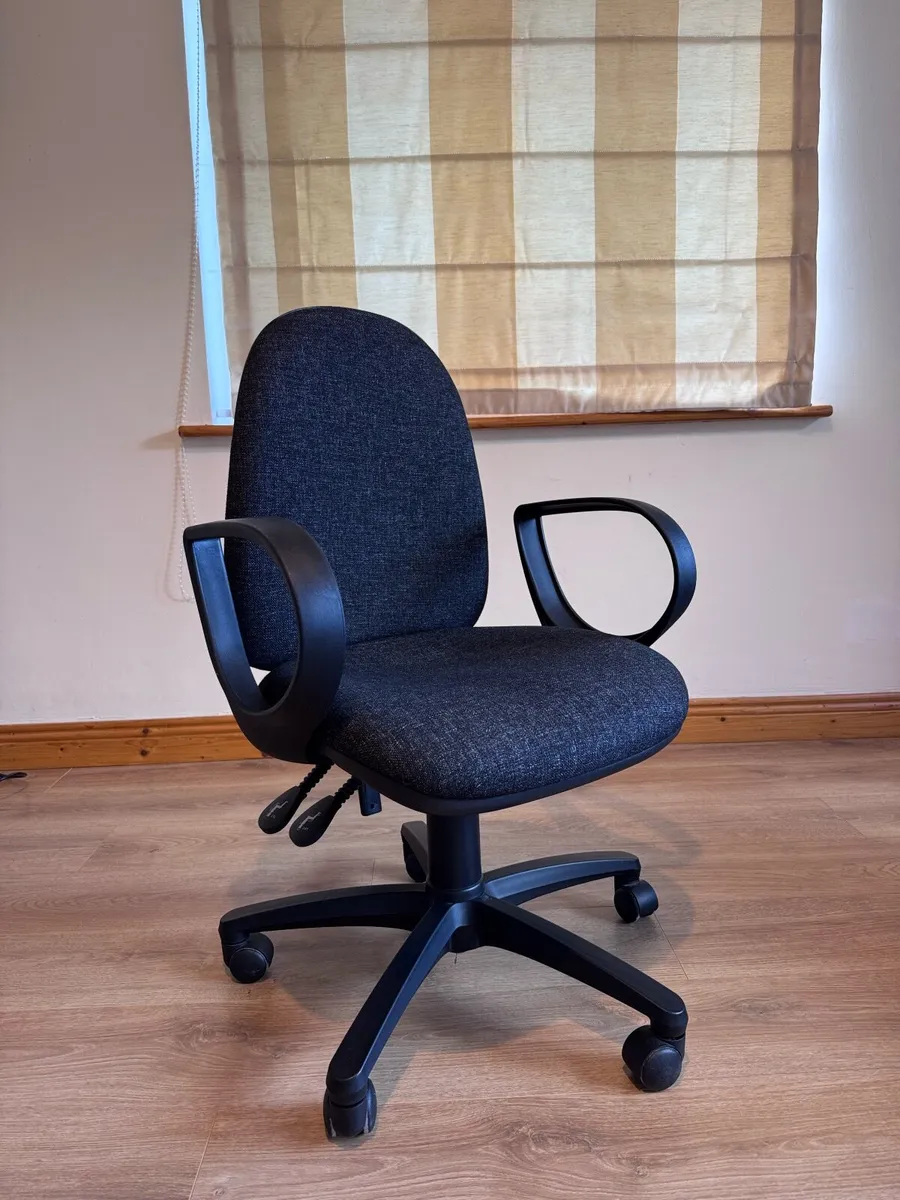 Swivel Office Chair with Adjustable Height & Tilt - Image 3