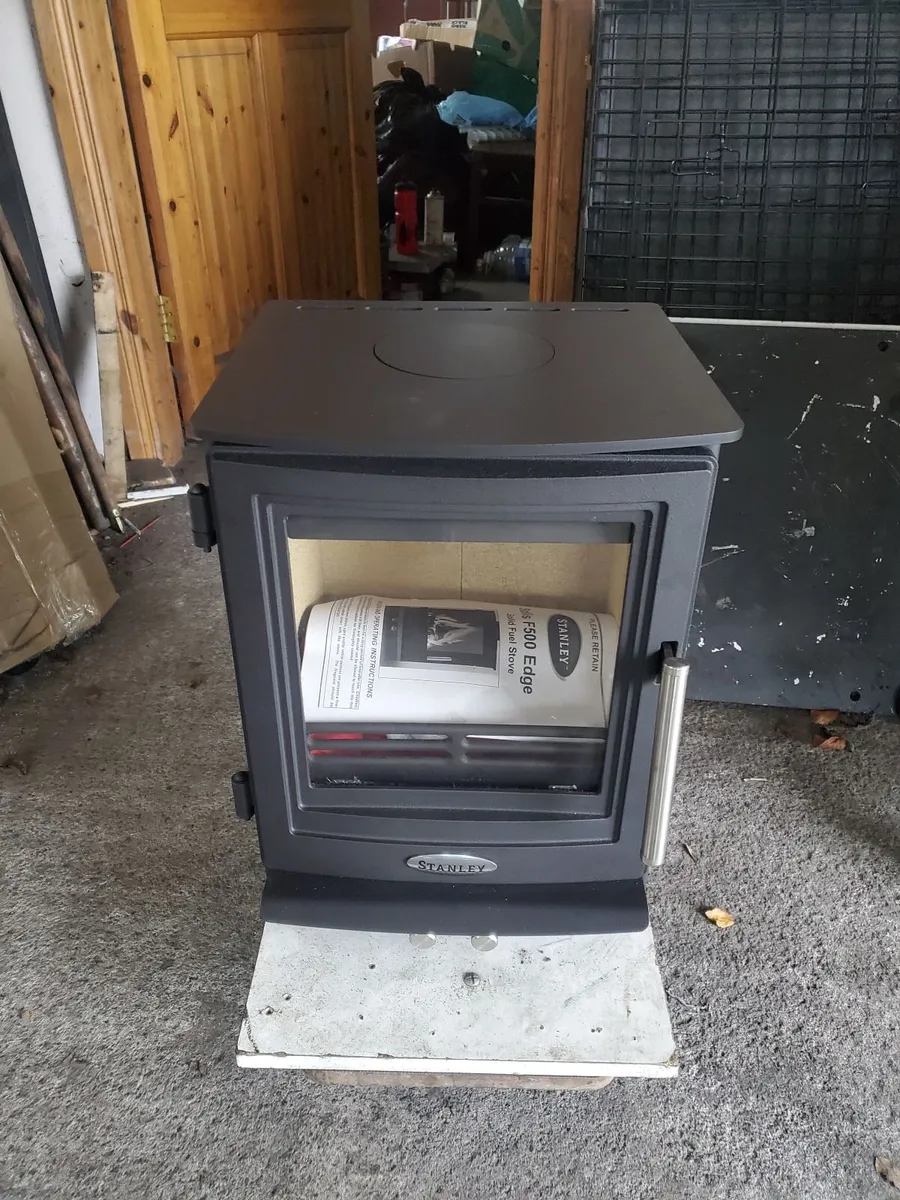 Stanley 5kw solid fuel stove new condition. - Image 3