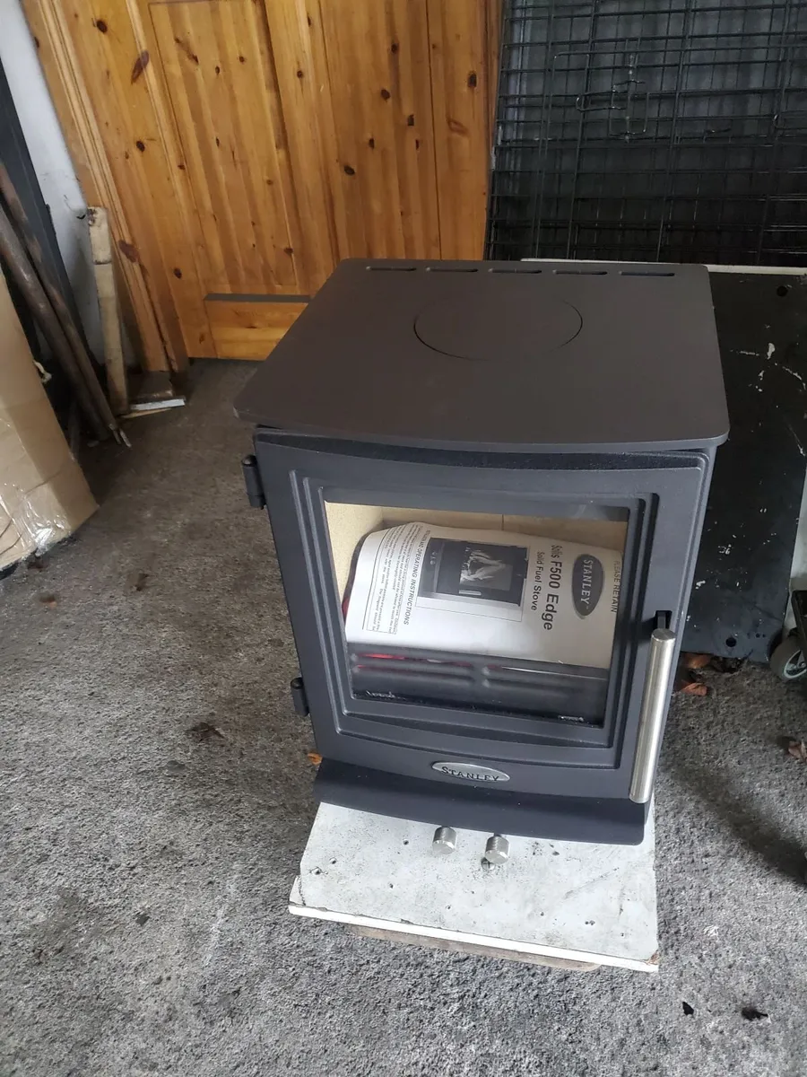 Stanley 5kw solid fuel stove new condition. - Image 4