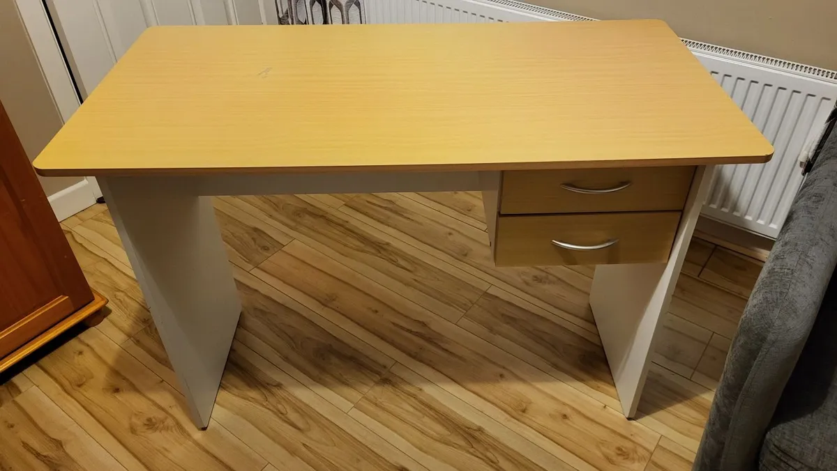 Study desk - Image 2