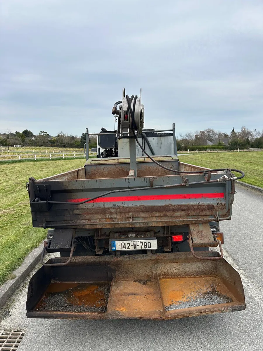 Isuzu Nqr Tar And Chip Truck  2014 - Image 4