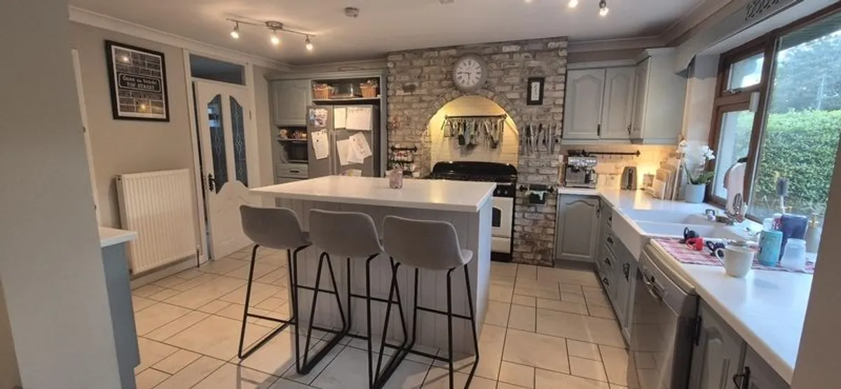 Custom Kitchen island / breakfast bar - Image 1